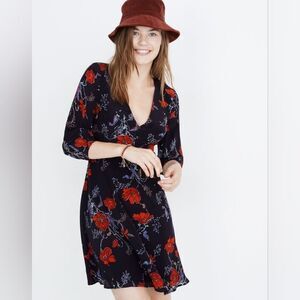 ☔️🔸️NWT Madewell Black w/Red Windblown Poppies Silk Dress Size 6